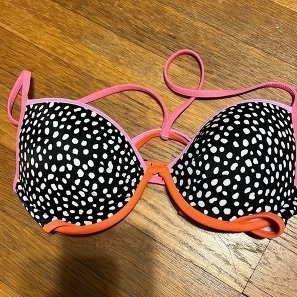 Victoria’s Secret bikini top size 32C - Picture 1 of 3